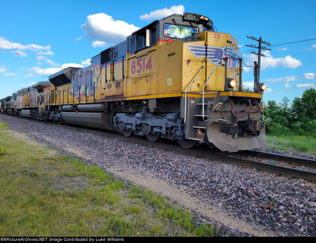 UP 8514 rolling through Adams yard